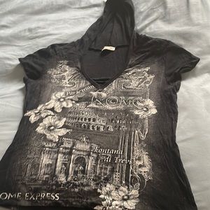 Short sleeved shirt with hoodie